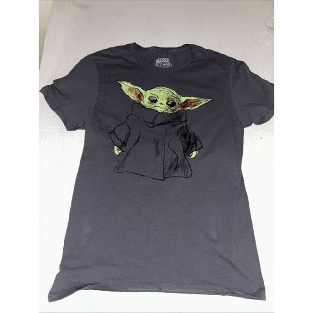 Star‎ Wars Baby Yoda T Shirt Size Medium